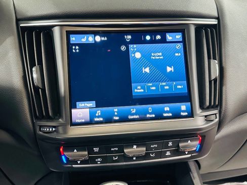 Used 2021 Maserati Levante image 11