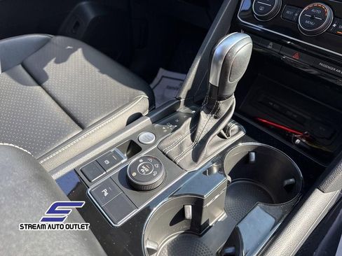 Used 2022 Volkswagen Atlas SEL R-Line image 17