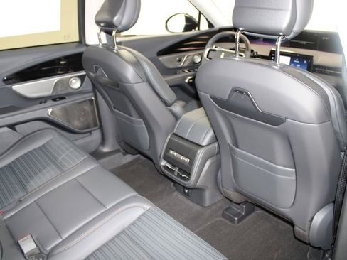 New 2026 Lincoln Nautilus Reserve AWD/4WD image 32