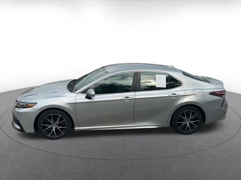 Used 2024 Toyota Camry SE FWD image 7