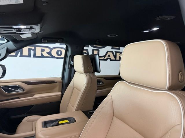 Used 2024 Chevrolet Suburban Premier w/ Advanced Technology Package AWD/4WD image 13