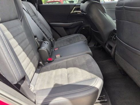 Used 2025 Mitsubishi Outlander SE FWD image 31