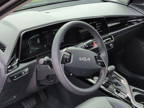 New 2026 Kia Niro EX FWD image 10