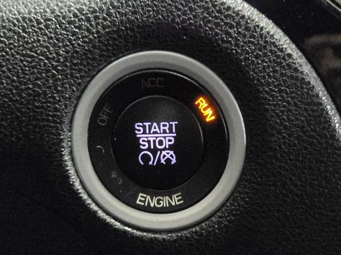 Used 2015 Chrysler 300 S image 29