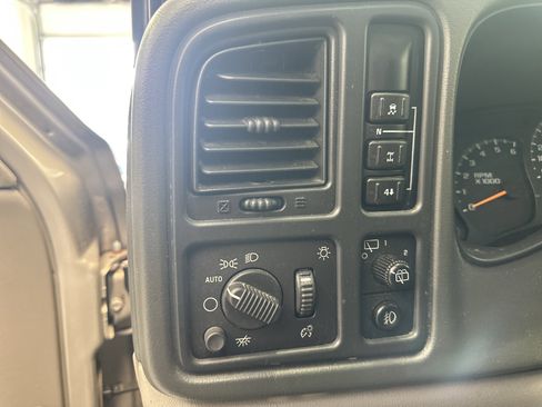 Used 2004 Chevrolet Suburban LT w/ Preferred Equipment Group image 20