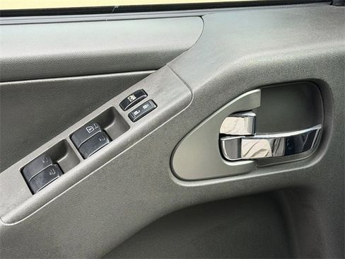 Used 2020 Nissan Frontier PRO-4X w/ Pro-4x Utility Package image 32