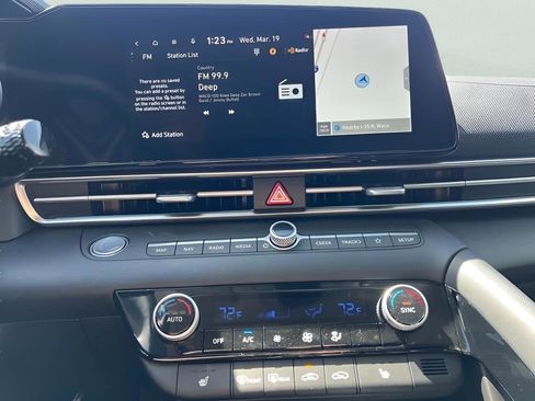 Used 2025 Hyundai Elantra Sport image 24