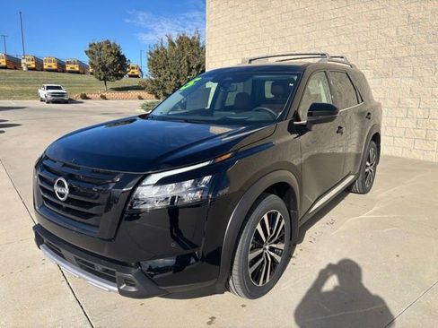 New 2025 Nissan Pathfinder Platinum w/ Black Appearance Package image 2
