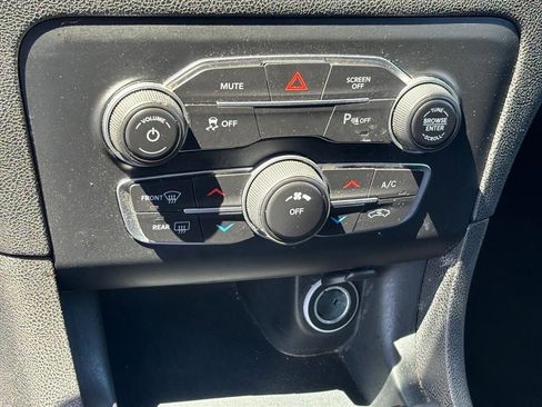 Used 2022 Dodge Charger SXT RWD image 18