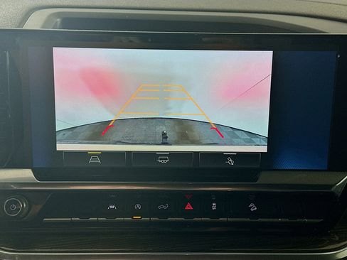 Used 2022 Chevrolet Silverado 1500 LT Trail Boss w/ Convenience Package II image 22