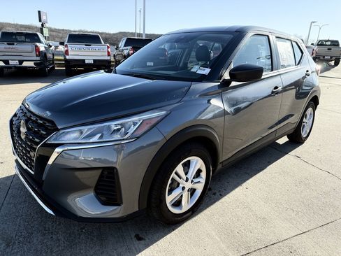 Used 2023 Nissan Kicks S image 1