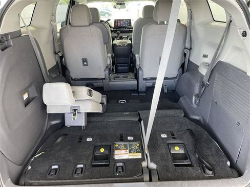 Certified 2021 Toyota Sienna LE FWD image 10