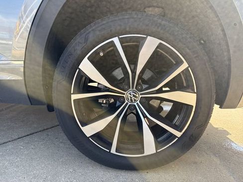 Used 2024 Volkswagen Atlas SEL Premium R-Line image 22