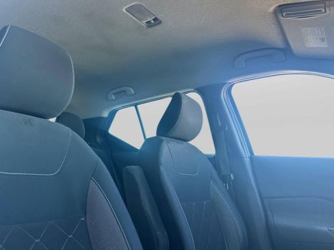 Used 2018 Nissan Kicks S image 17