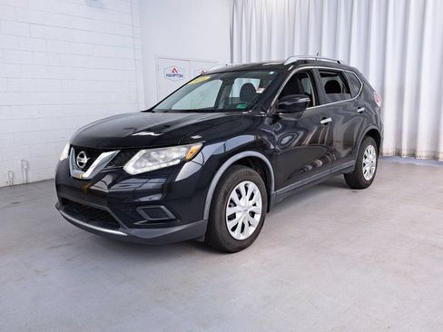 Used 2016 Nissan Rogue S w/ Appearance Package FWD image 2