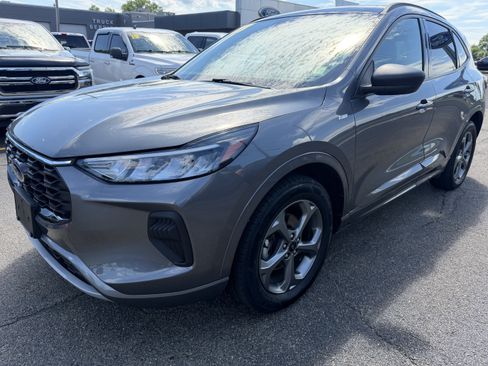 Certified 2023 Ford Escape ST-Line w/ Tech Pack #1 AWD/4WD image 4