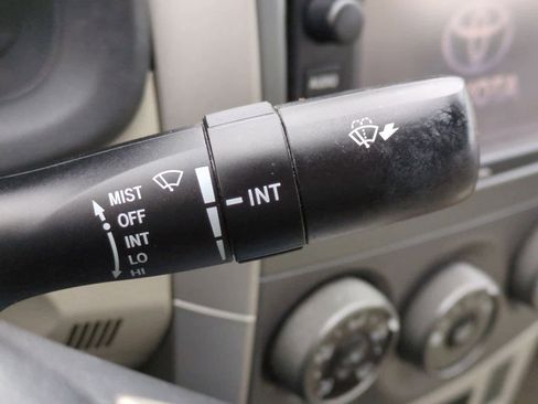 Used 2013 Toyota Corolla LE image 25