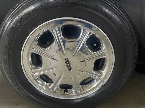 Used 1999 Lincoln Town Car Signature image 22