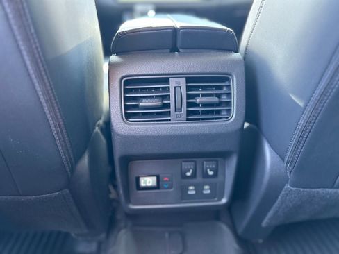 Used 2024 Nissan Rogue Platinum w/ Platinum Premium Package FWD image 17
