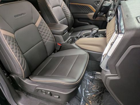 Used 2023 GMC Canyon Denali image 28