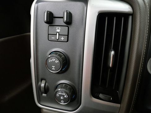 Used 2019 GMC Sierra 2500 SLT w/ Driver Alert Package AWD/4WD image 28