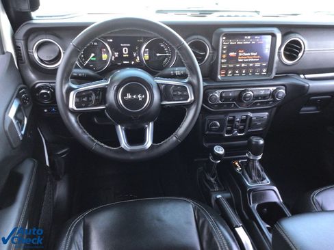 Used 2022 Jeep Wrangler Unlimited Sahara w/ Cold Weather Group image 17