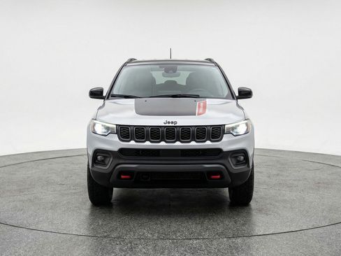 Used 2025 Jeep Compass Trailhawk image 2