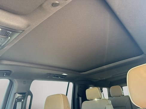 Used 2023 Chevrolet Suburban Premier AWD/4WD image 41