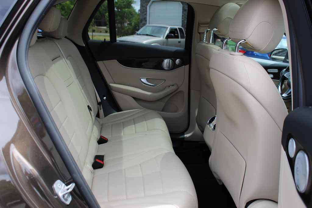 Used 2016 Mercedes-Benz GLC 300 4MATIC image 28