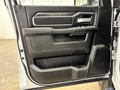 Used 2024 RAM 2500 Big Horn AWD/4WD image 18