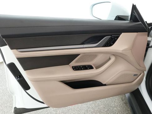 Used 2020 Porsche Taycan Turbo S image 9