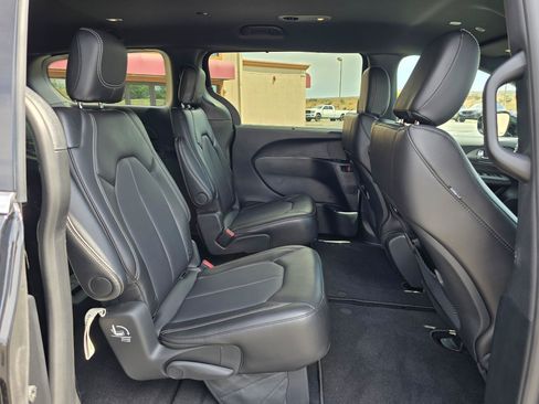 Used 2026 Chrysler Pacifica Select AWD/4WD image 14