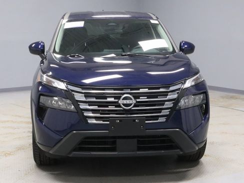 Certified 2025 Nissan Rogue SV image 5