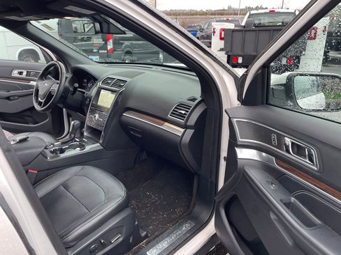 Used 2018 Ford Explorer Limited w/ Equipment Group 301A image 11