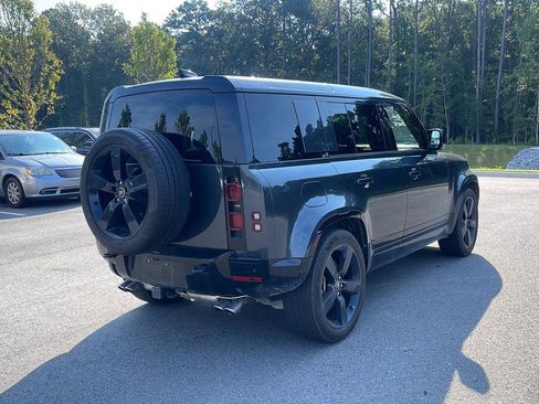 Used 2025 Land Rover Defender 110 X-Dynamic SE AWD/4WD image 7