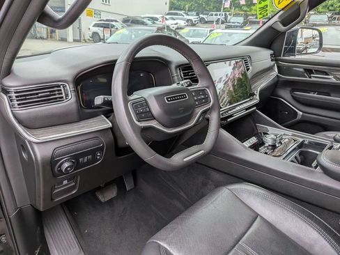 Used 2022 Jeep Wagoneer Series III AWD/4WD image 16