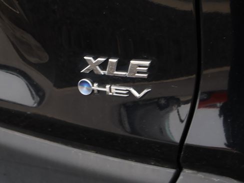 Used 2025 Toyota RAV4 XLE AWD/4WD image 15