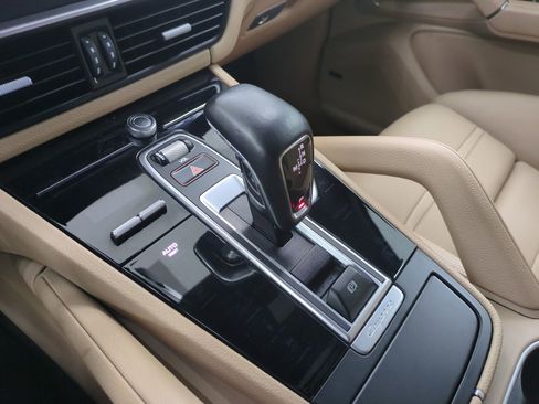 Certified 2023 Porsche Cayenne Platinum Edition AWD/4WD image 13