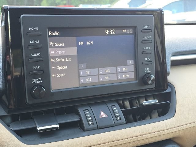 Used 2019 Toyota RAV4 XLE Premium FWD image 30