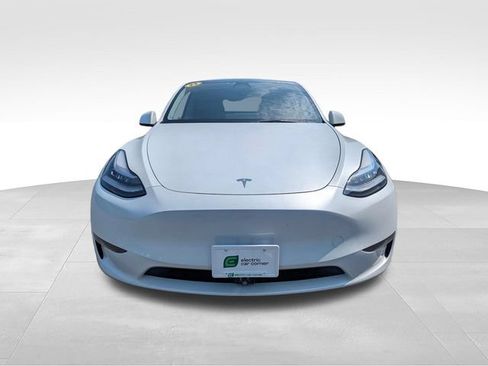Used 2023 Tesla Model Y Long Range AWD/4WD image 2