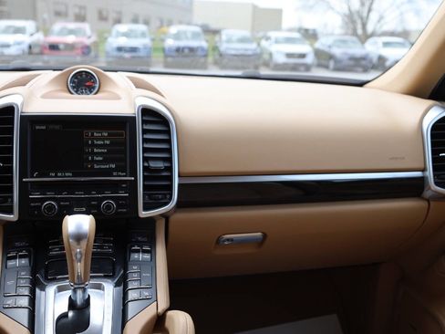 Used 2016 Porsche Cayenne image 25