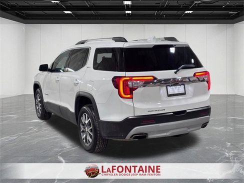 Used 2023 GMC Acadia SLT image 3