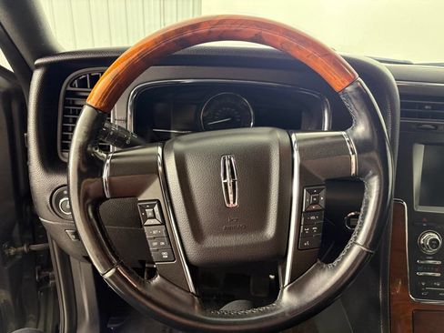 Used 2015 Lincoln Navigator 4WD image 25