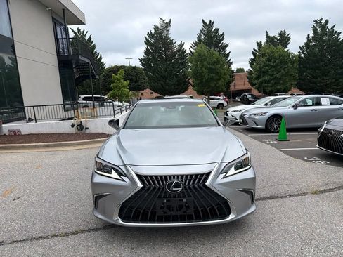 Used 2023 Lexus ES 350 w/ Premium Package FWD image 4
