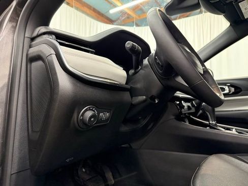 Used 2024 Jeep Compass Limited image 16