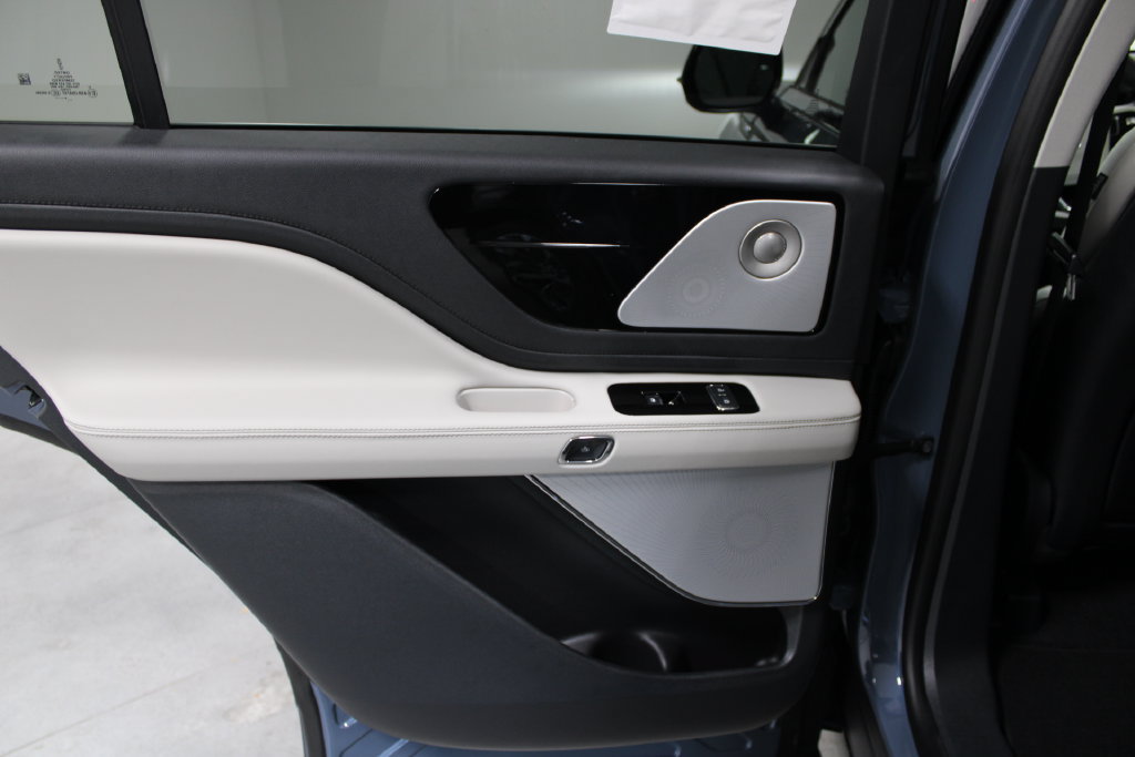 New 2027 Lincoln Aviator Reserve w/ Luxury Package AWD/4WD image 18