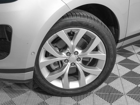 Used 2021 Land Rover Range Rover Evoque SE image 29