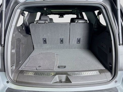 New 2025 Chevrolet Suburban Premier image 27