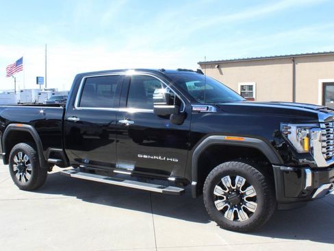 Used 2024 GMC Sierra 3500 Denali w/ Denali Reserve Package AWD/4WD image 5