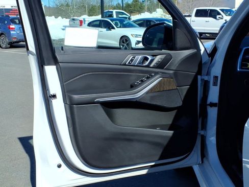 Used 2022 BMW X5 xDrive40i w/ M Sport Package image 13